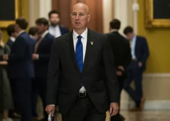 Senators propose bill locking in current AI chip export controls