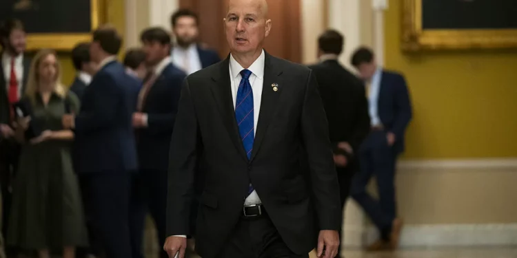 Senators propose bill locking in current AI chip export controls