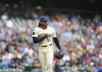 Mets Focusing on Pitching After Adding Luis Robert Jr. to Outfield: Report