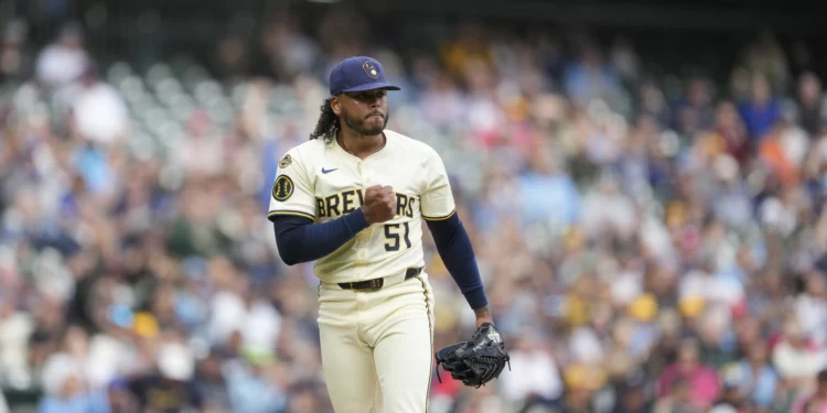 Mets Focusing on Pitching After Adding Luis Robert Jr. to Outfield: Report