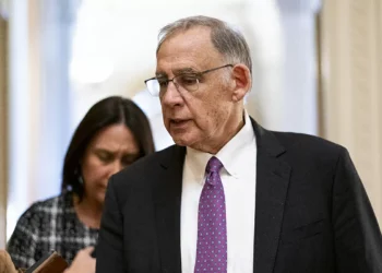 Banks, crypto clash over stablecoin rewards in key Senate bill