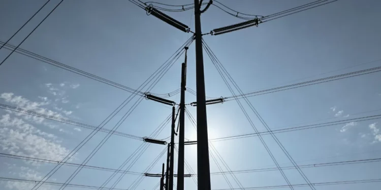 White House, bipartisan governors call on biggest US grid operator to lower prices