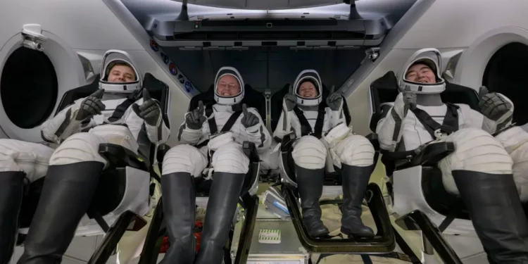 Ailing astronaut, colleagues return to Earth in first NASA medical evacuation