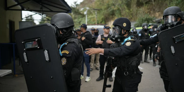 Guatemala Declares State of Siege After Gang Attacks Kill 7 Police Officers