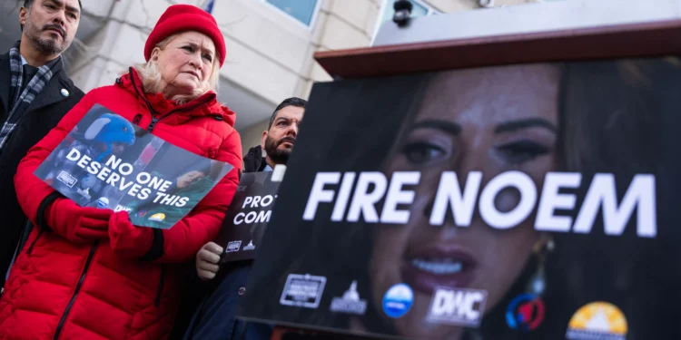 Impeaching Kristi Noem Has Majority Support in US, Poll Shows