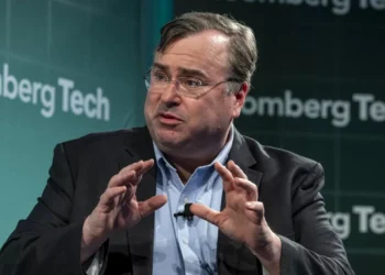Reid Hoffman argues Silicon Valley ‘can’t bend the knee to Trump’ after fatal shootings